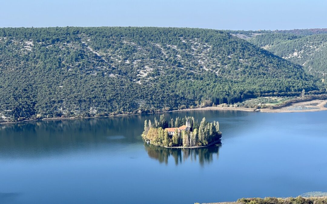 Učenici 6.a i 6.b razreda na izvanučioničkoj nastavi u NP Krka i Visovcu